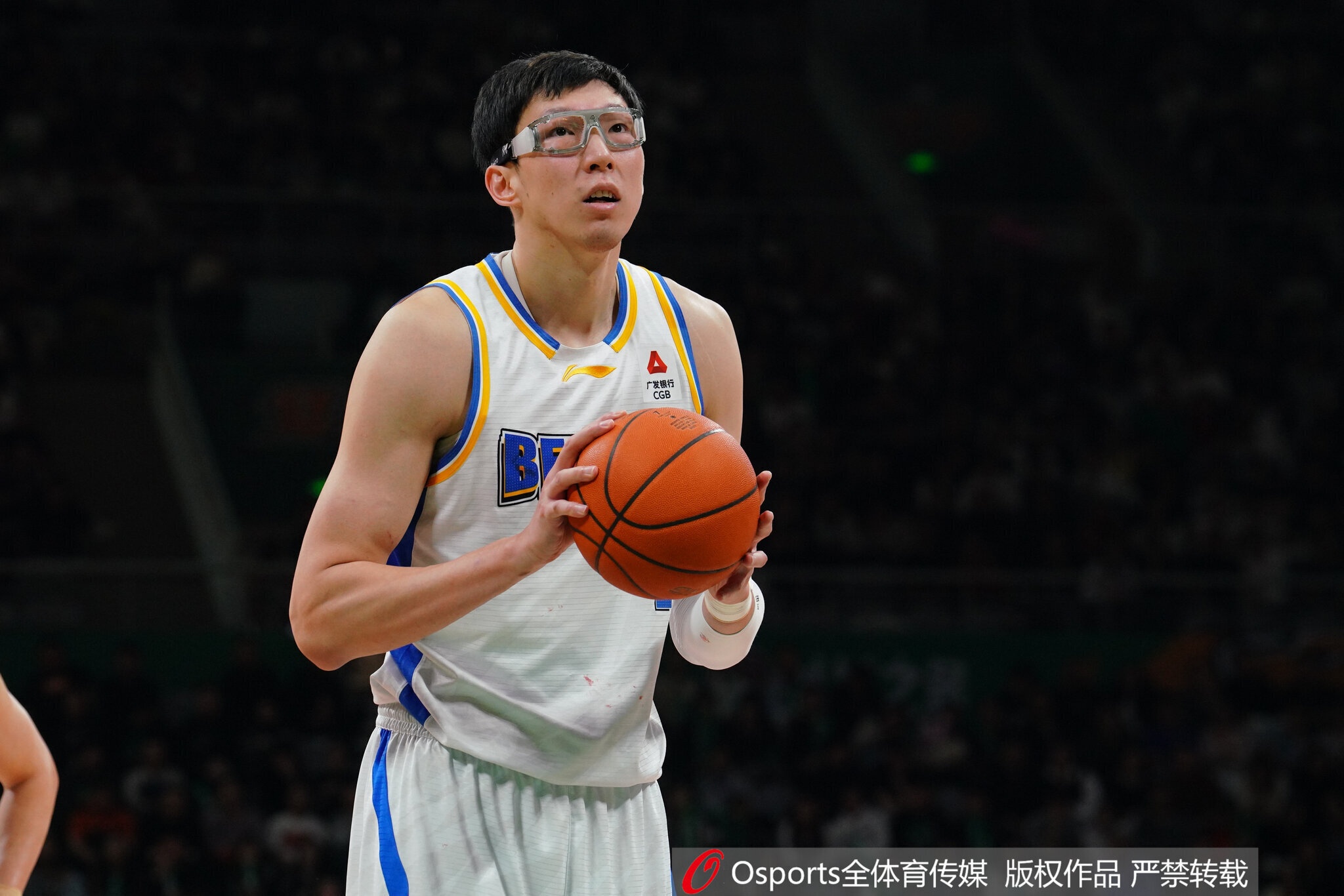 九游-表现平平！周琦首发23分钟 4中2&amp;罚球6中5拿到9分8板